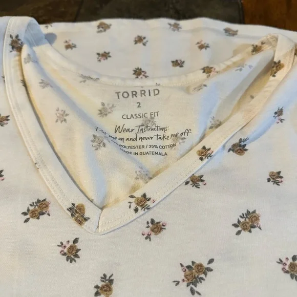 Torrid Flutter Sleeve Tee Size 2X - Picture 6 of 12